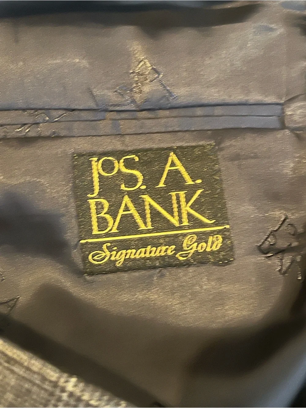 Jos A Banks Suit Signature Gold 100% Wool plaid 46R Jacket 41 W Pleated Slacks